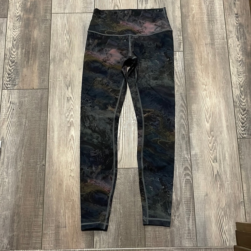 Lululemon leggings size 6